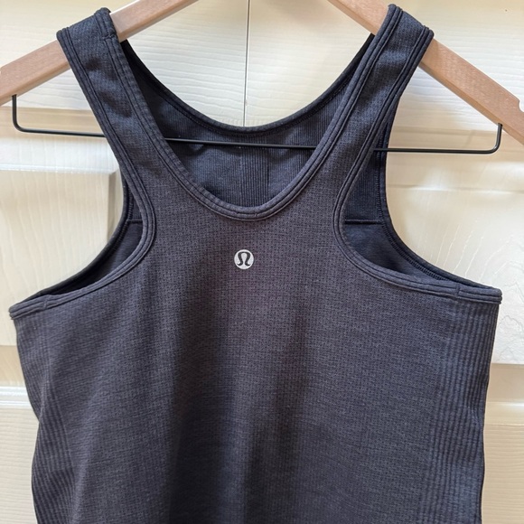 Lululemon Seamlessly Covered Ribbed Yoga Tank with built in bra Women’s size 6 - Picture 6 of 11